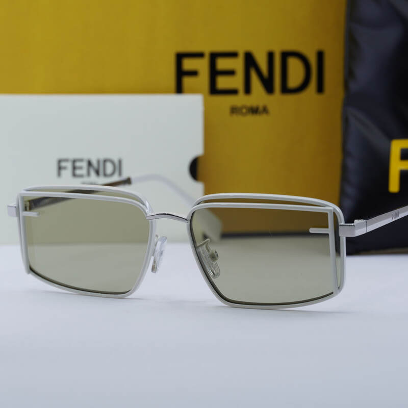 Fendi FE40102U Square Sunglasses