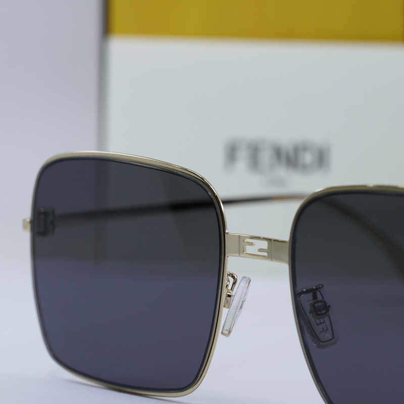 Fendi FE40123U Square Sunglasses