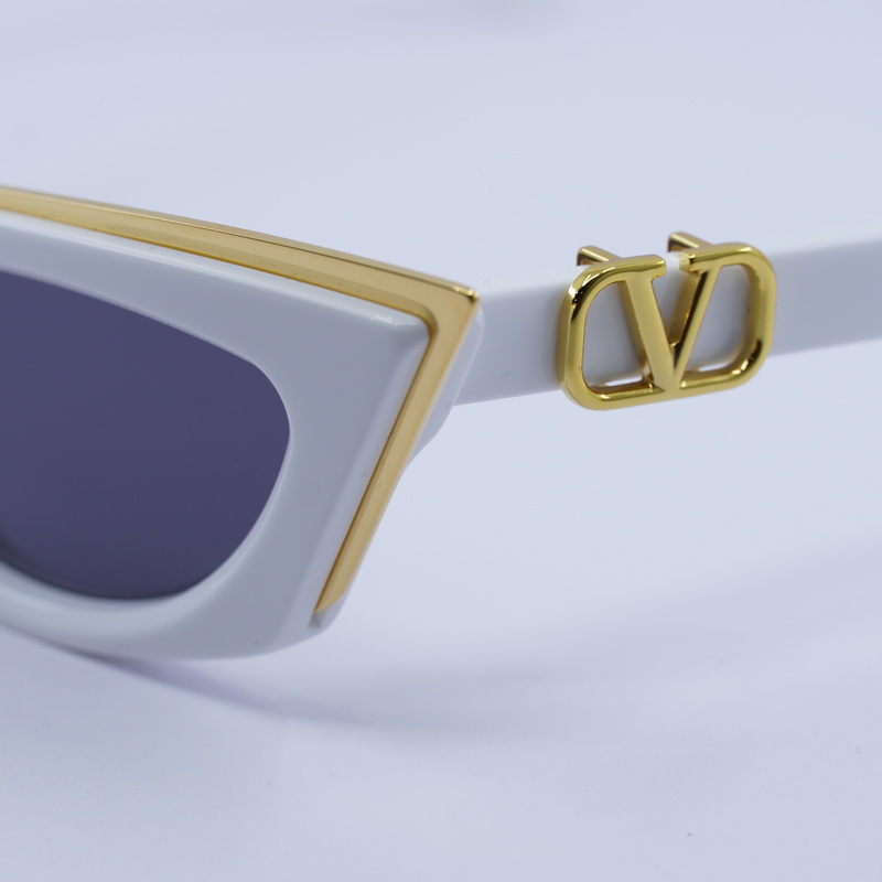 Valentino VLS-113 Cat Eye Sunglasses