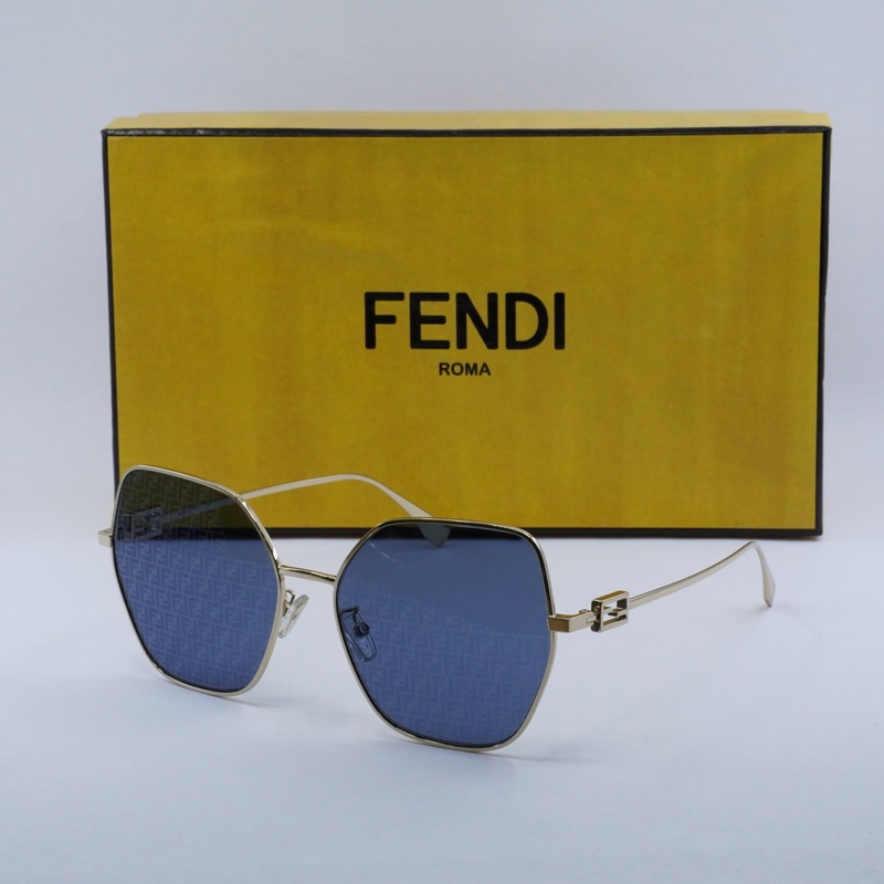 Fendi FE40033U Cat Eye Sunglasses