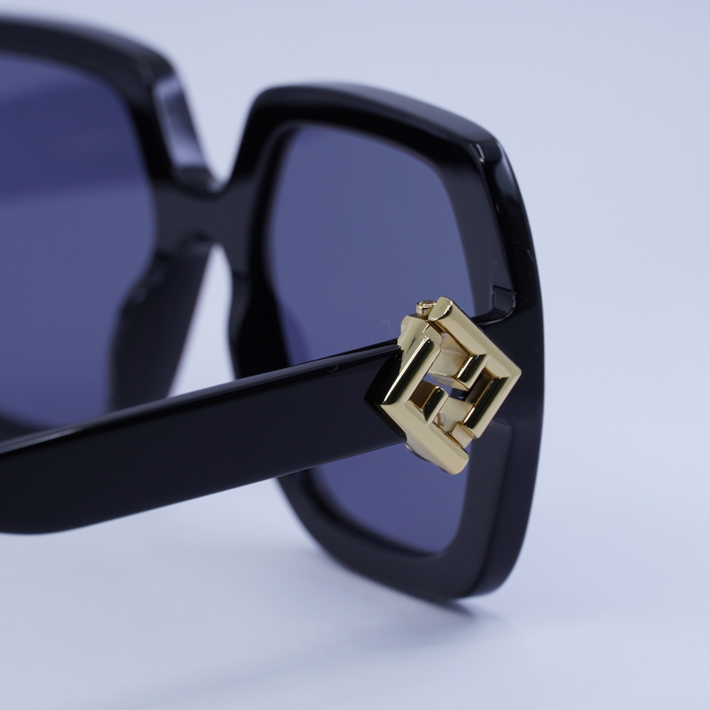 Fendi FE40139I Square Sunglasses