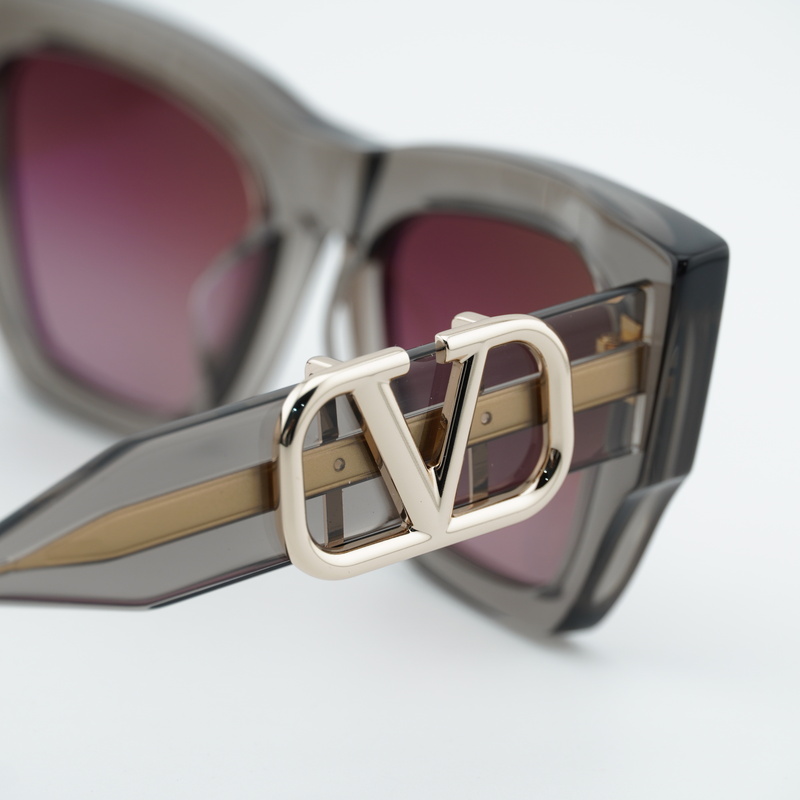 Valentino VLS-166 Square Sunglasses