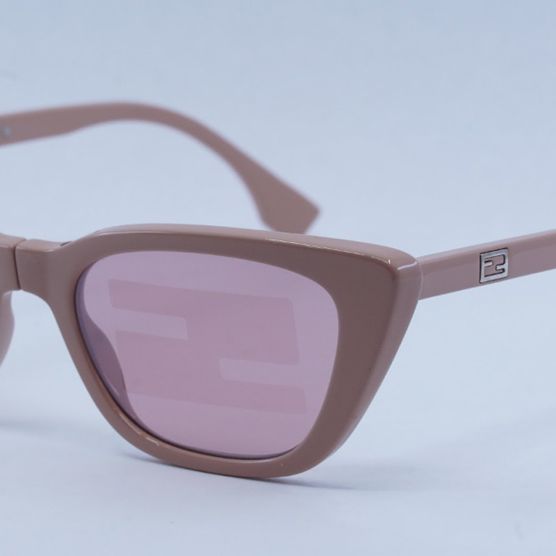 Fendi FE40089I Cat Eye Sunglasses