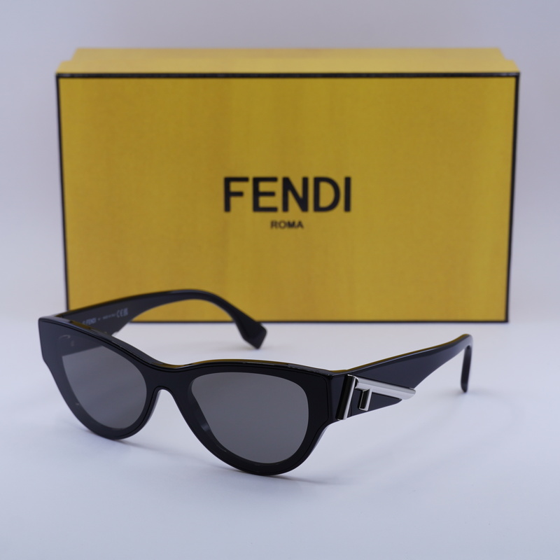 Fendi FE40135I Cat Eye Sunglasses