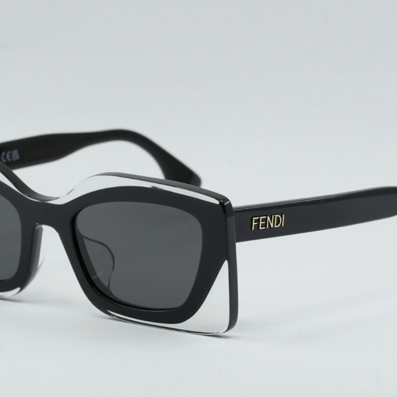 Fendi FE40034U Cat Eye Sunglasses