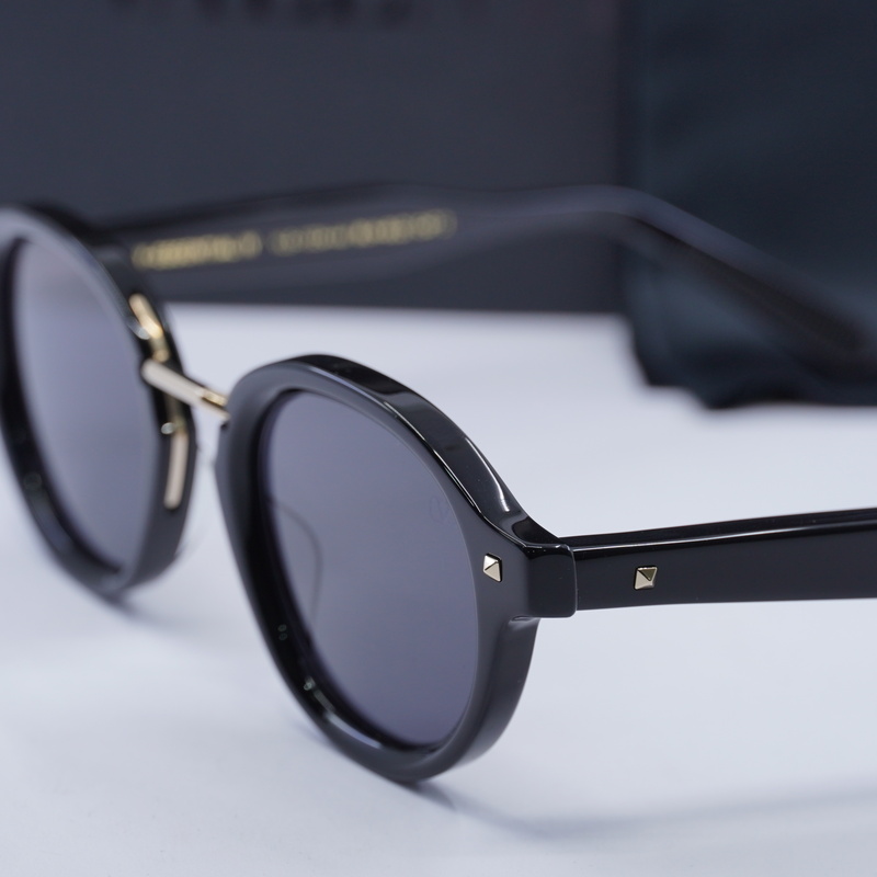 Valentino VLS-132 Square Sunglasses