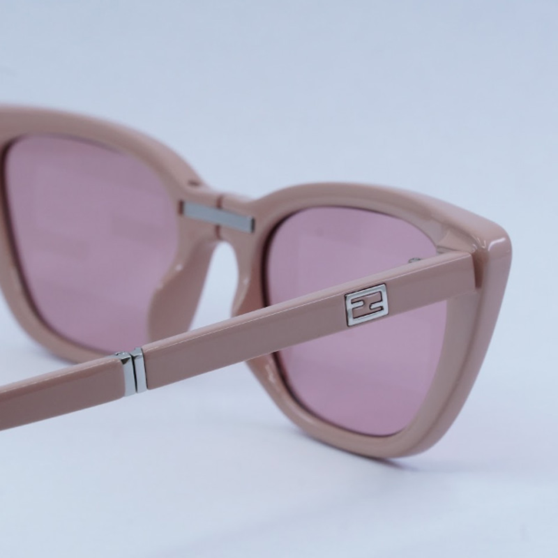 Fendi FE40089I Cat Eye Sunglasses