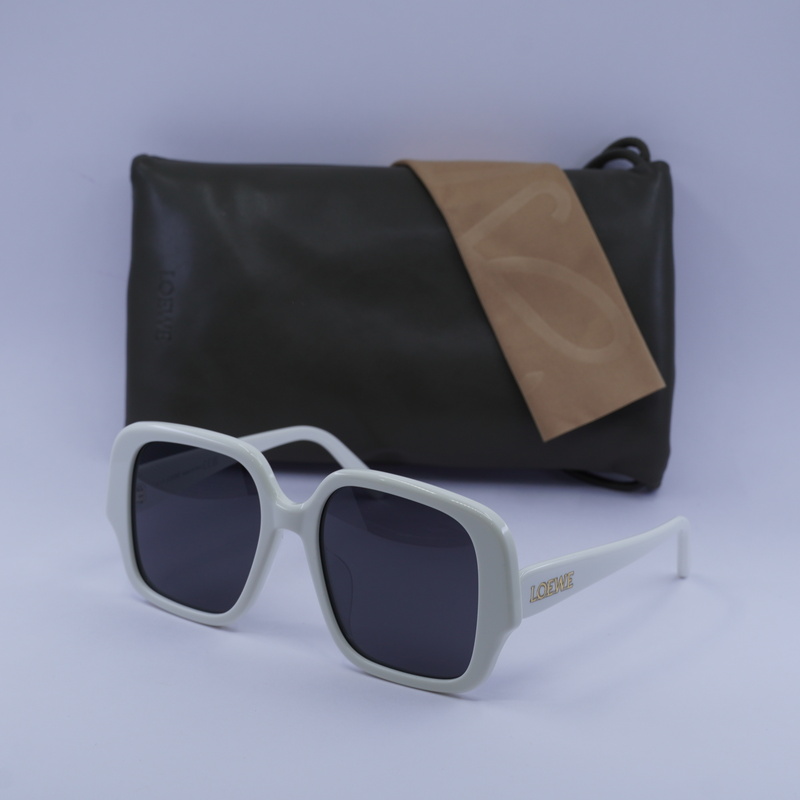 Loewe LW40134U Square Sunglasses