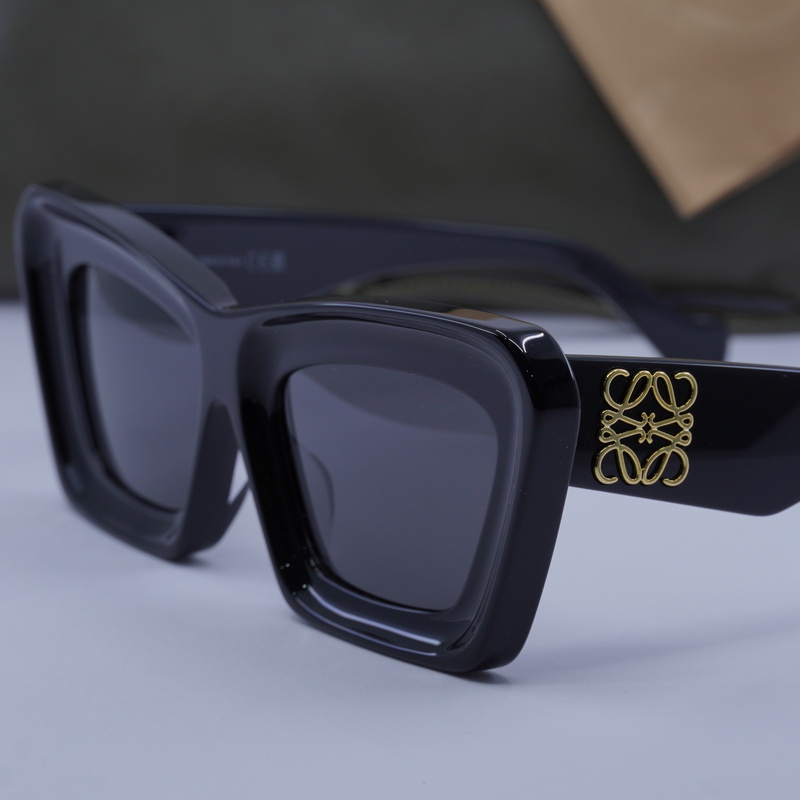 Loewe LW40145F Butterfly Sunglasses